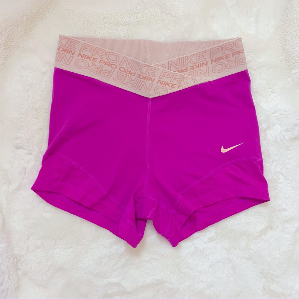 women’s hot pink nike pro 3” shorts small